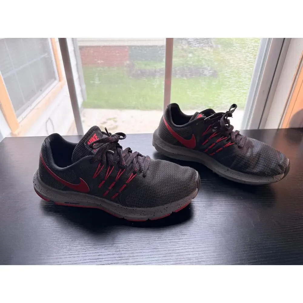 Nike Run Swift Running Shoes Black Red Mens Size 8.5 Athletic Sneakers Casual